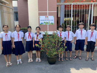 Liên đội trường Tiểu học Kim Đồng triển khai công trình " Cổng trường em Xanh - Sạch - Đẹp"