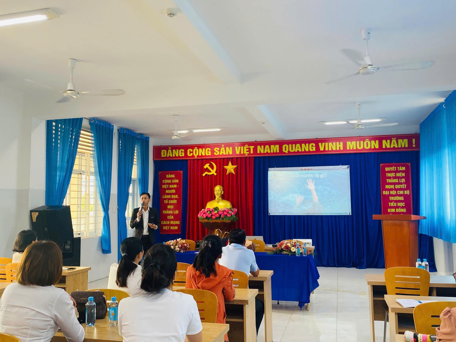 Trường tiểu học Kim Đồng tổ chức tập huấn kỹ năng "Phòng chống tai nạn thương tích" cho CBGV-NV và PHHS