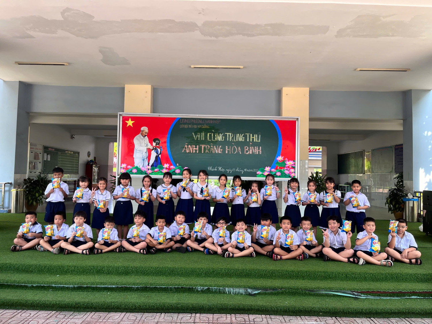 Trường Tiểu học Kim Đồng tổ chức hoạt động "Vui cùng trung thu – Ánh trăng hòa bình"