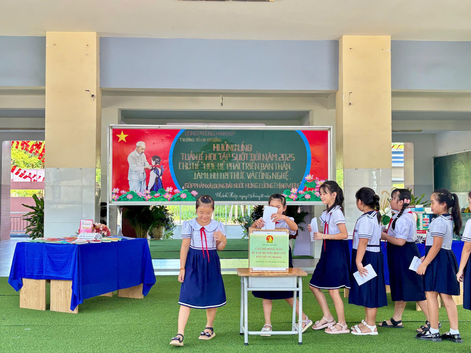 Trường Tiểu học Kim Đồng phát động quyên góp ủng hộ đồng bào bị thiệt hại do cơn bão số 10